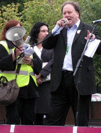 Despite PA systems problems, Billy rallies the CWU demo before marching on Labour Party Conference